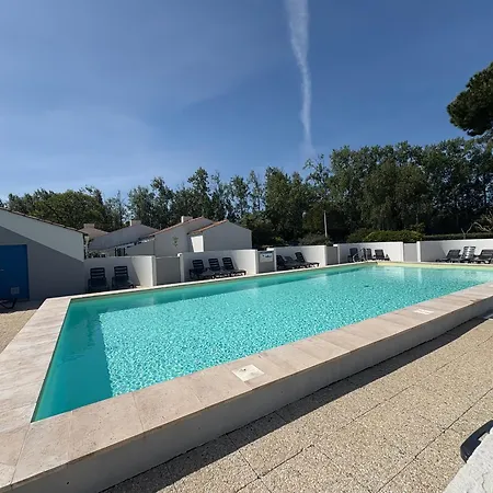 Holiday home Maisonnette Mezzanine Avec Piscine Chauffee, Proche Et Commerces - St Jean De Monts - Fr-1-323-269 Saint-Jean-de-Monts